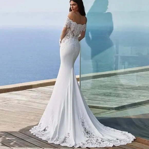 Pronovias Della Crepe Wedding Dress - Picture 2 of 6